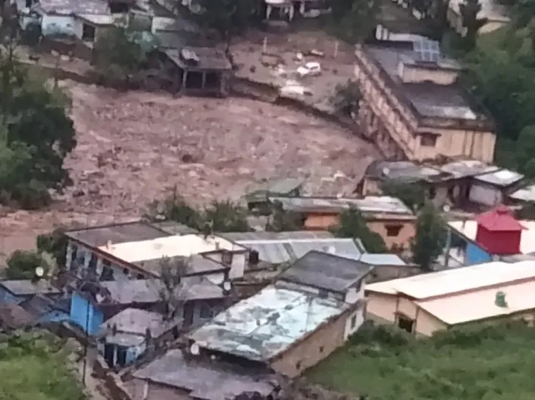 क्या उत्तराखंड के चमोली में बादल फटने से 5 लोग लापता हुए हैं?