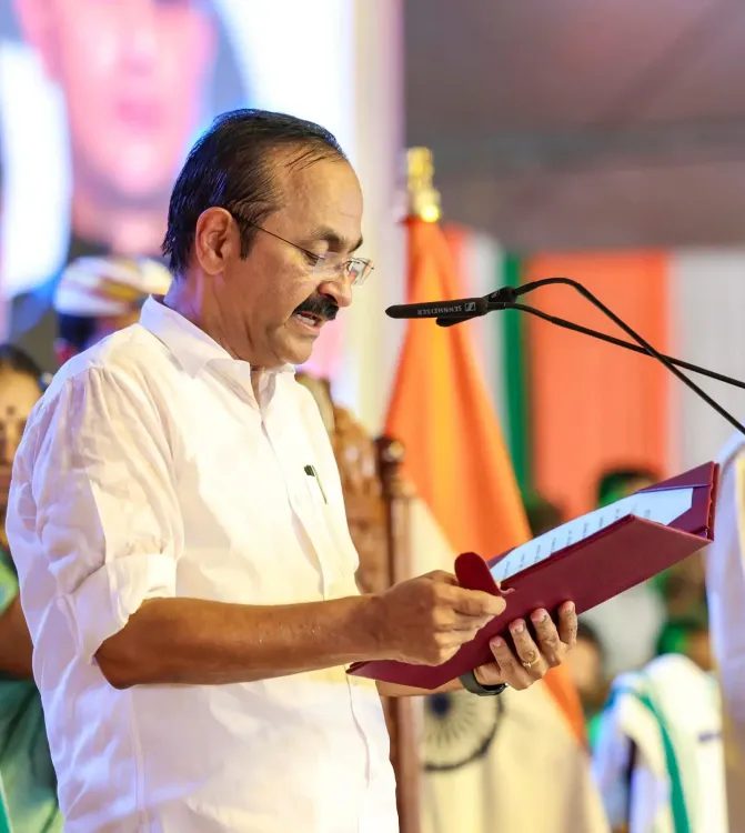 केरल SMA दवा विवाद: CM सतीशन बोले — 'गरीब बच्चों को ₹65 लाख की दवा ₹15,000 में देना हमारी जिम्मेदारी'