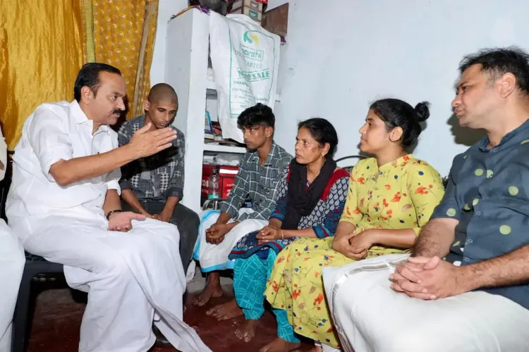 केरल CM वीडी सतीशन ने कोच्चि मर्सिडीज दुर्घटना पीड़ित परिवार से मुलाकात की, न्याय का दिलाया भरोसा