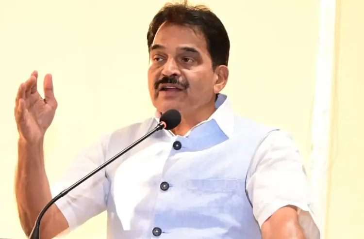 कांग्रेस का आरोप: 1 नवंबर की दिल्ली रैली रोकने को केंद्र ने ट्रेनें बंद कीं, हैदराबाद में विरोध