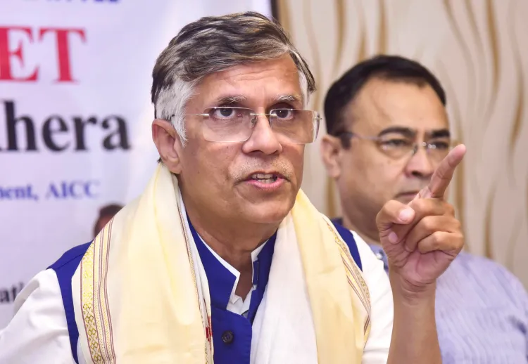 कांग्रेस का केंद्र सरकार पर चुप्पी को लेकर हमला: पेट्रोल की कीमतों और पश्चिम एशिया के हमले