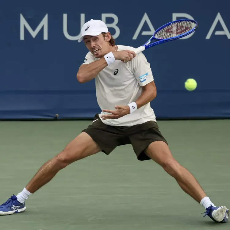 क्या एलेक्स डी मिनौर ने कोरेंटिन मौटेट को हराकर डीसी ओपन के फाइनल में जगह बनाई?