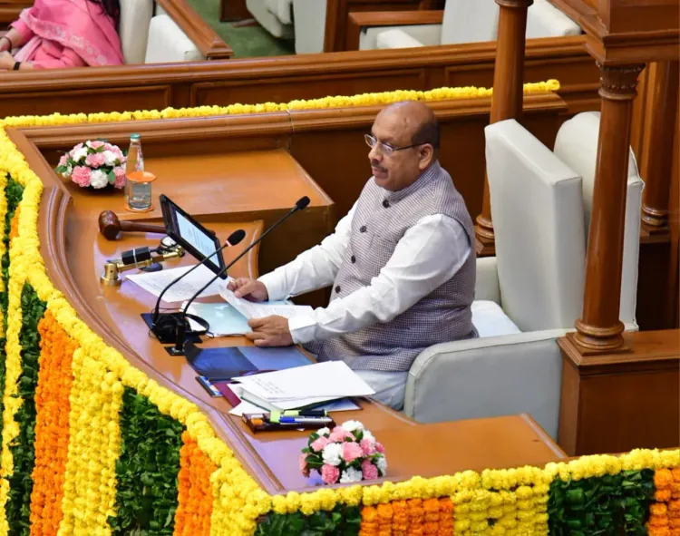 दिल्ली विधानसभा अध्यक्ष विजेंद्र गुप्ता ने कचरा प्रबंधन और आवारा मवेशी मुद्दे MCD विशेष समिति को सौंपे