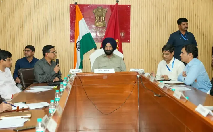 दिल्ली में वायु प्रदूषण नियंत्रण की तैयारी: पर्यावरण मंत्री सिरसा ने 4 जिलों के अधिकारियों संग की समीक्षा बैठक