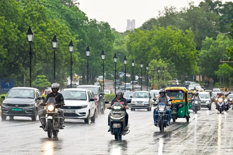 दिल्ली-एनसीआर में बारिश से 9 डिग्री गिरा पारा, IMD ने 22 जून तक रुक-रुक कर बारिश का अनुमान जताया