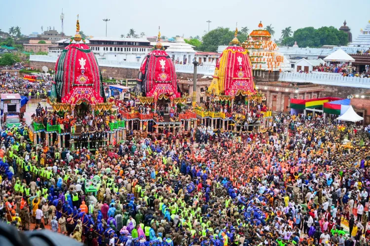पुरी रथ यात्रा में 2 श्रद्धालुओं की मौत, विपक्ष ने भीड़ प्रबंधन पर सरकार को घेरा