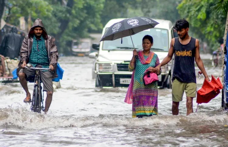 दक्षिण बंगाल में भारी बारिश का रेड अलर्ट, बांकुरा-झारग्राम-मिदनापुर सबसे ज़्यादा प्रभावित