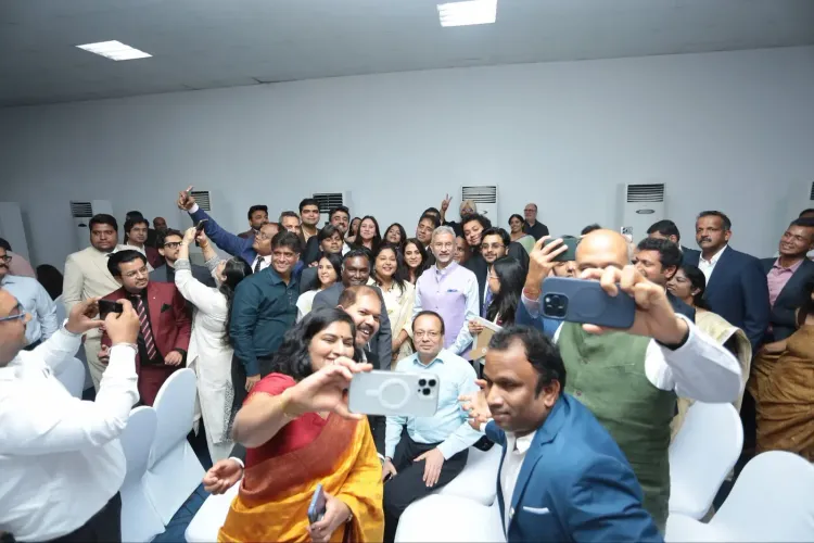 जयशंकर ने कोटे डी आइवर में भारतीय प्रवासियों से की मुलाकात, मोदी के 25 वर्षों की उपलब्धियाँ गिनाईं