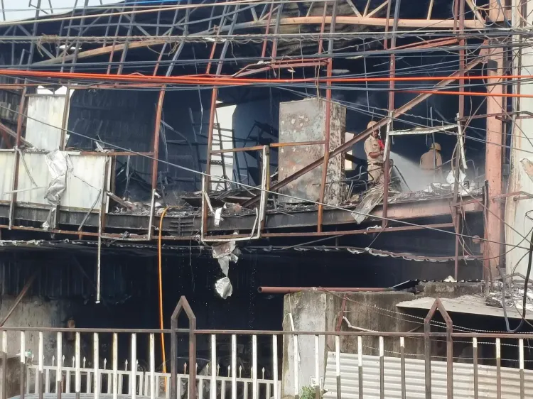 कोलकाता के बांकरा में कार शोरूम में भीषण आग, 22 गाड़ियाँ खाक; कोई हताहत नहीं