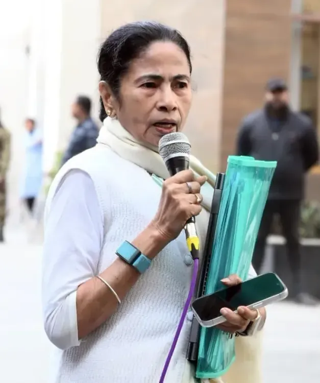 क्या ईडी डायरेक्टर ने आई-पैक पर छापे के दौरान सीएम ममता बनर्जी के बाधा डालने पर रिपोर्ट मांगी?