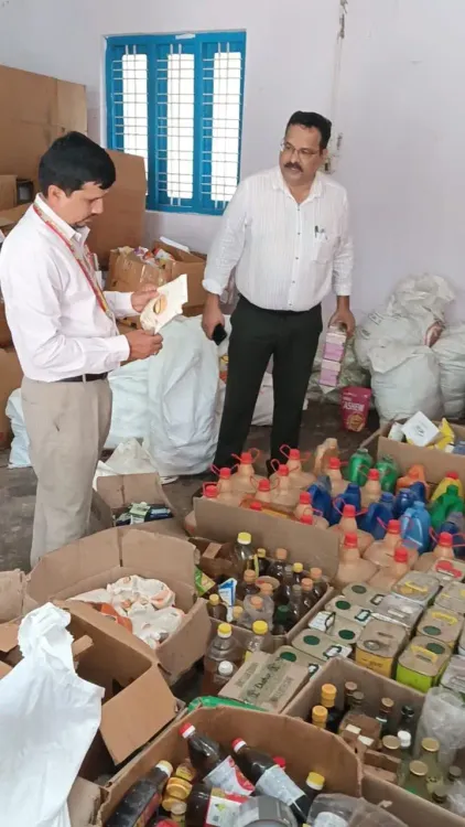 बेंगलुरु में ₹1.4 करोड़ से अधिक के एक्सपायर्ड व गलत लेबल खाद्य उत्पाद और दवाइयाँ जब्त, Amazon-Instamart केंद्र भी निशाने पर