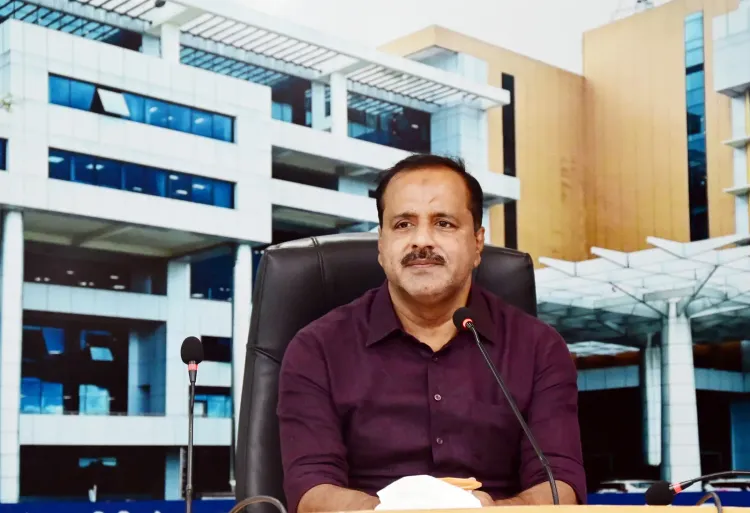 कर्नाटक: मंत्री यूटी खादर की बड़ी अपील, नकली दवाओं के बारे में जानकारी देने वालों को मिलेगा इनाम 
