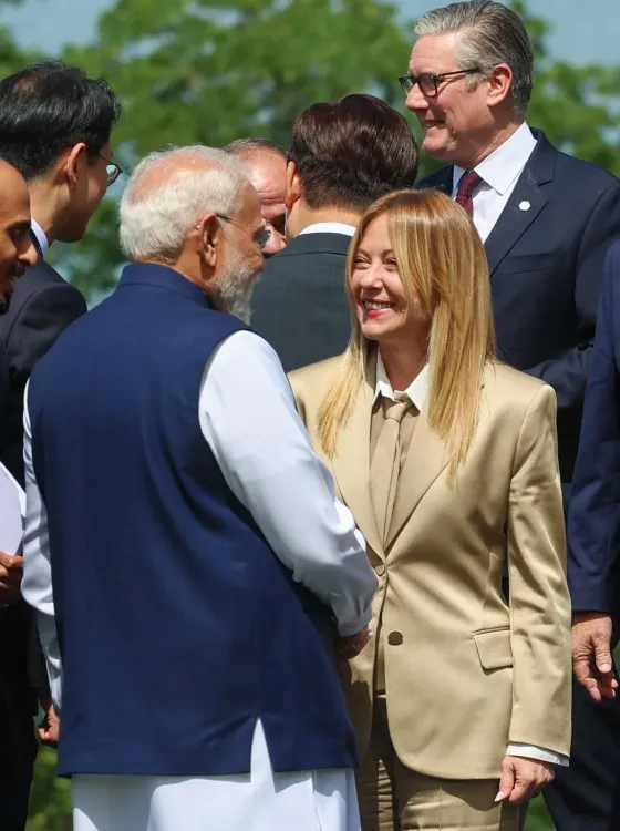 जी-7 समिट एवियन: PM मोदी ने मैक्रों को कहा धन्यवाद, ट्रंप से भी मुलाकात; बुधवार को द्विपक्षीय बैठक