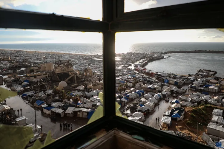 ऐतिहासिक: गाजा में 20 साल बाद पहली बार नगर निकाय चुनाव, हजारों फिलिस्तीनियों ने किया मतदान