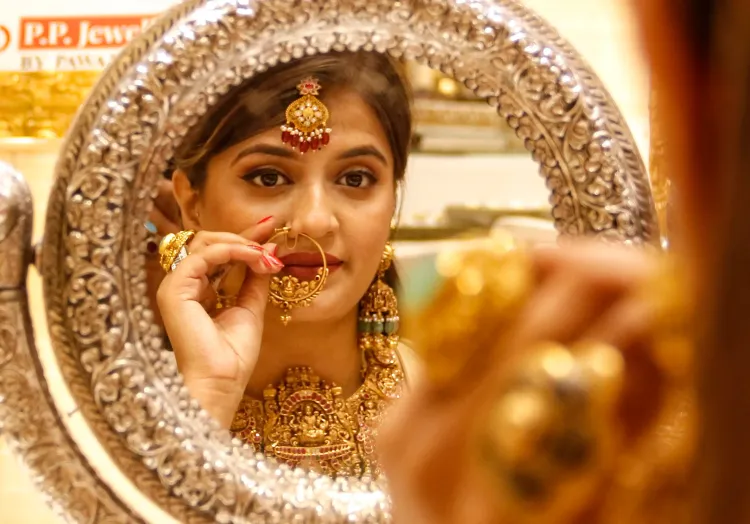 पश्चिम एशिया में तनाव के बीच सोने-चांदी की कीमतों में गिरावट, बाजार में उथल-पुथल