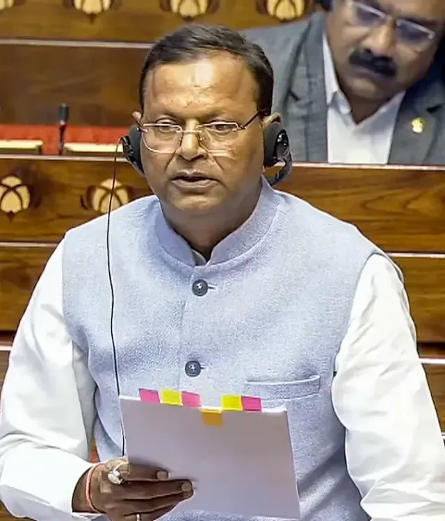 सरकार ने बैंकों, बीमा कंपनियों और म्यूचुअल फंड में पड़े 73,000 करोड़ रुपए के अनक्लेम्ड फंड की वापसी के लिए तेज की अपनी कोशिशें