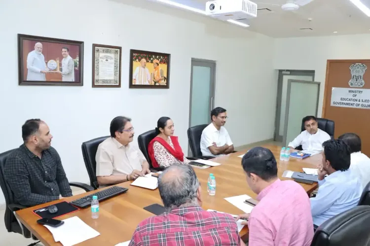 गुजरात में शिक्षकों का गैर-शैक्षणिक बोझ घटाने की पहल, शिक्षा मंत्री वाजा ने बनाई समीक्षा समिति