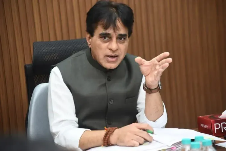 गुजरात स्वास्थ्य मंत्री प्रफुल पंशेरिया का एक्शन: लापरवाह फार्मासिस्ट का तबादला, विभागीय जांच के आदेश