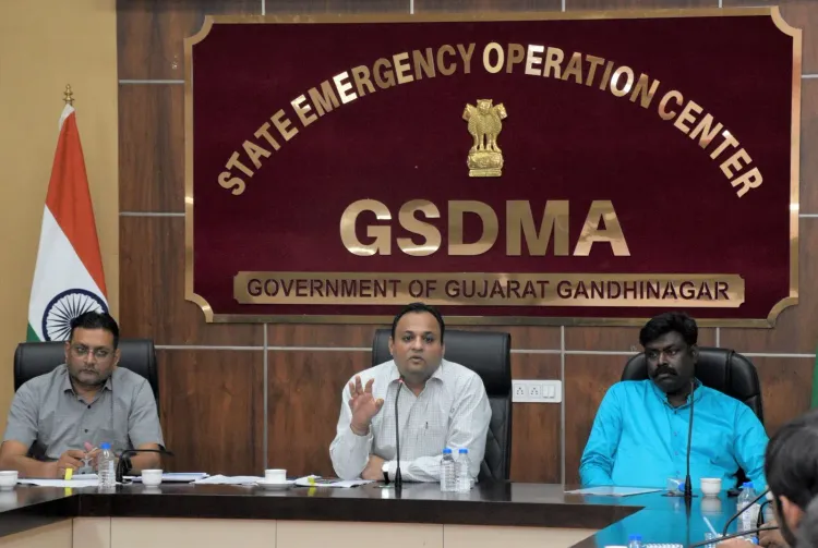 गुजरात में IMD का रेड अलर्ट: 31 जुलाई को 8 जिलों में अति भारी बारिश की चेतावनी, आपदा टीमें हाई अलर्ट पर