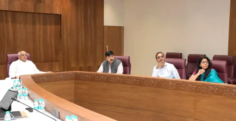गुजरात में बिजली मांग 36.6% उछली, 29,822 मेगावाट का रिकॉर्ड; केंद्र से 5,000 MW अतिरिक्त आवंटन की माँग