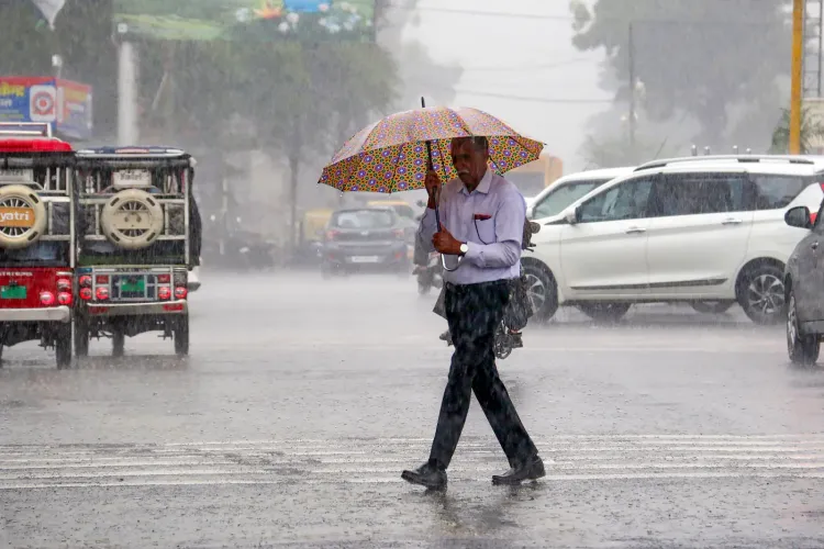 सतना-रीवा में भारी बारिश से बाढ़ का संकट, 36 गांवों में अलर्ट; मंदाकिनी खतरे के निशान से 2 मीटर ऊपर