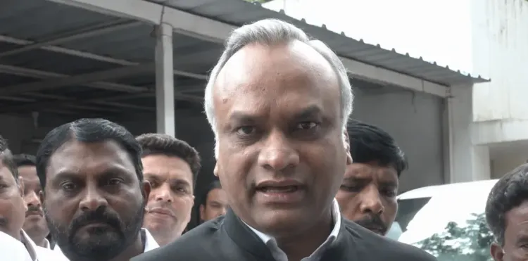 कर्नाटक हिजाब विवाद: सिद्दारमैया सरकार ने स्कूलों में धार्मिक प्रतीकों को दी संवैधानिक मान्यता, BJP का विरोध