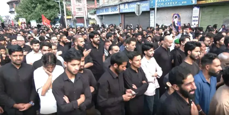 श्रीनगर में मुहर्रम जुलूस: गुरु बाजार से डलगेट तक उमड़े सैकड़ों शिया श्रद्धालु