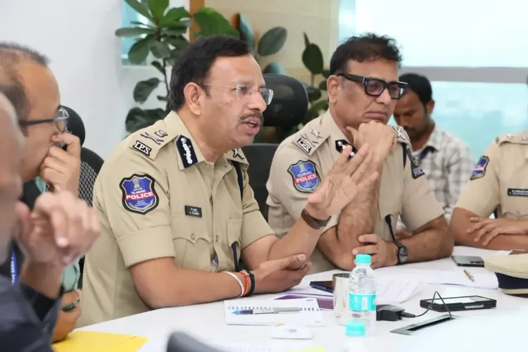 साइबर धोखाधड़ी रोकने की बड़ी पहल: हैदराबाद पुलिस कमिश्नर सज्जनार ने बैंकों को दिया 'शून्य म्यूल अकाउंट' का सख्त निर्देश