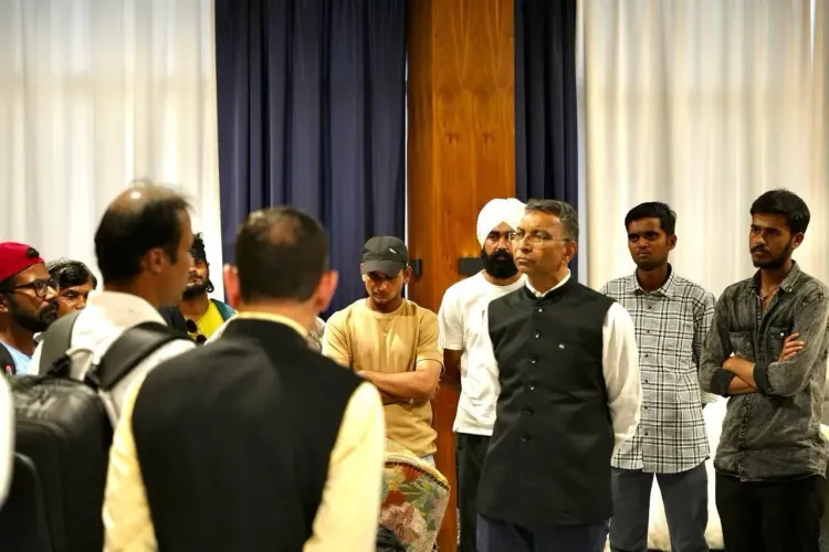एमटी सेट्टेबेलो के 21 भारतीय नाविक स्वदेश लौटे, ओमान में भारतीय दूतावास ने की पुष्टि