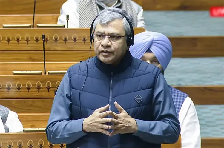 क्या रेलवे की दैनिक ट्रेन सेवाओं की औसत संख्या बढ़कर 11,740 हुई?