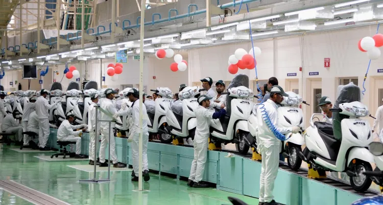 भारत में वित्त वर्ष 2026 में दोपहिया वाहनों की बिक्री ने नया रिकॉर्ड स्थापित किया