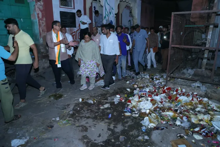 जयपुर मेयर सुनील कोठारी ने रात में वॉल्ड सिटी में लगाई झाड़ू, सफाई व्यवस्था का किया जमीनी निरीक्षण
