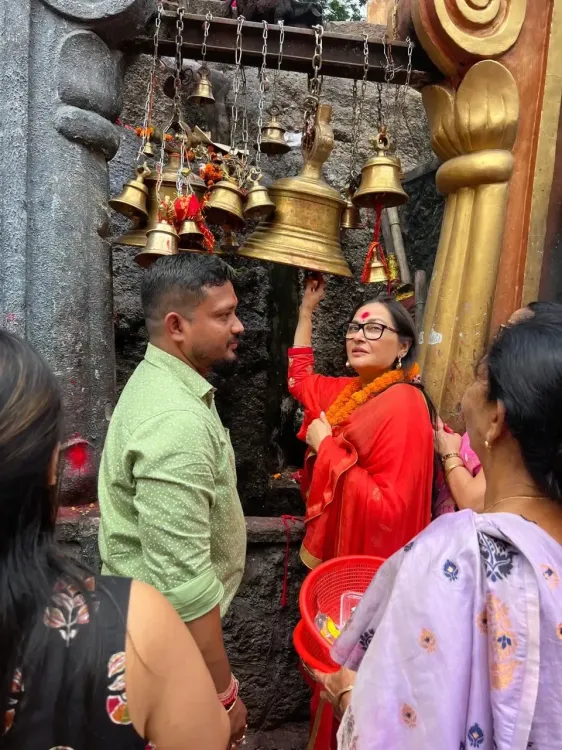 अभिनेत्री जया प्रदा ने गुवाहाटी के कामाख्या मंदिर में की श्रद्धापूर्ण पूजा, सुख-समृद्धि की कामना