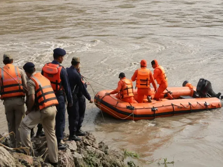 तवी नदी में फंसे चार बच्चों को जम्मू पुलिस और एसडीआरएफ ने सुरक्षित बचाया