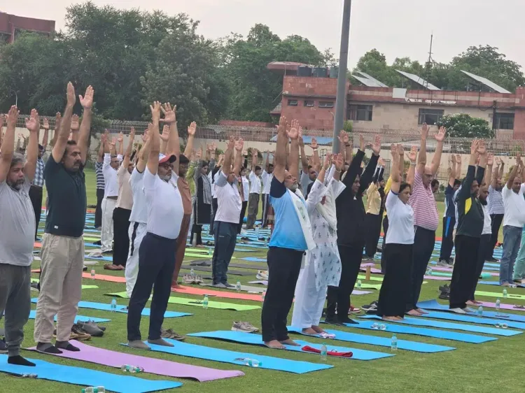 जामिया मिलिया इस्लामिया में 12वाँ अंतर्राष्ट्रीय योग दिवस: कुलपति प्रो. मजहर आसिफ ने 600+ के साथ किया योगाभ्यास