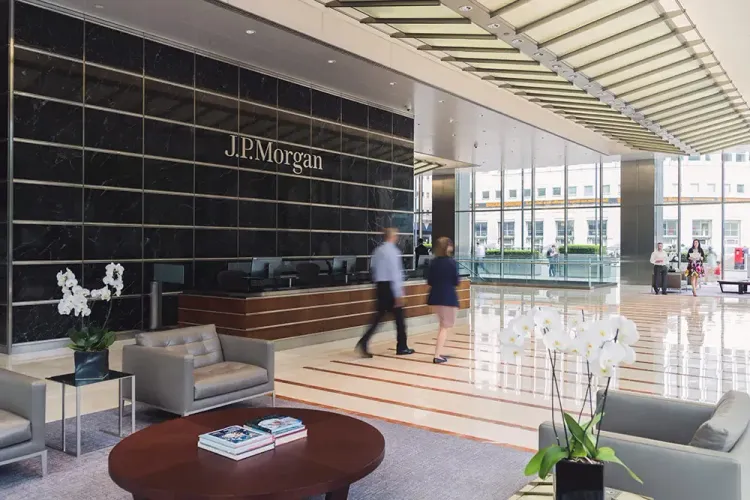 जेपी मॉर्गन के सीईओ का बयान: बैंकिंग और वैश्विक अर्थव्यवस्था के लिए युद्धों का खतरा