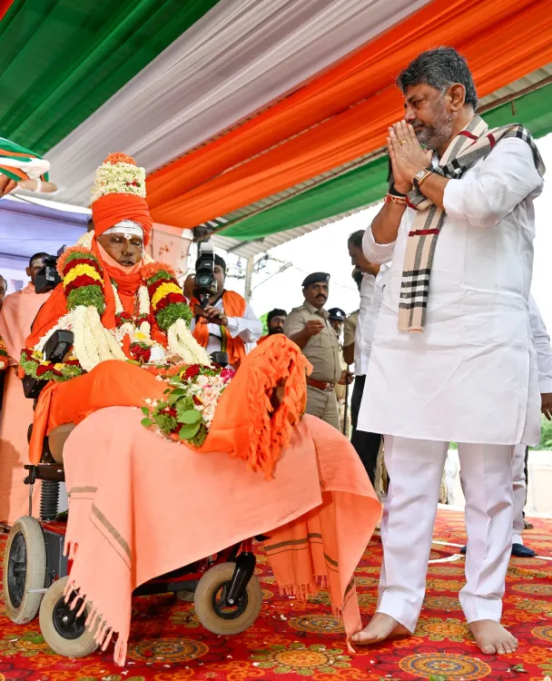 देगुला मठ प्रमुख को अंतिम विदाई: सीएम शिवकुमार बोले — मठों की देखभाल घर जैसी होनी चाहिए