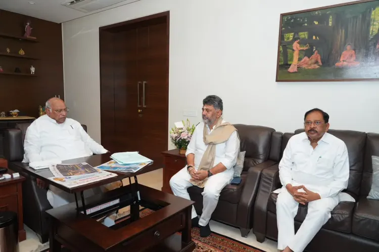 कर्नाटक कैबिनेट विस्तार: शिवकुमार ने खड़गे से की मुलाकात, 20 मंत्री पद खाली, 40+ दावेदार