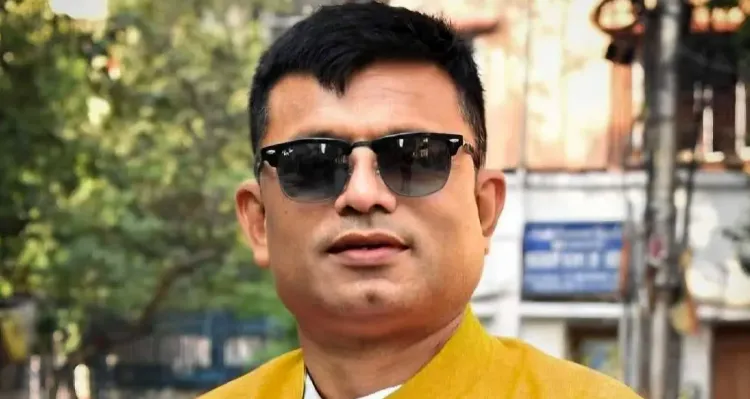 कोलकाता पुलिस ने TMC के पूर्व पार्षद तारकेश्वर चक्रवर्ती को रंगदारी और छेड़छाड़ के आरोप में गिरफ्तार किया