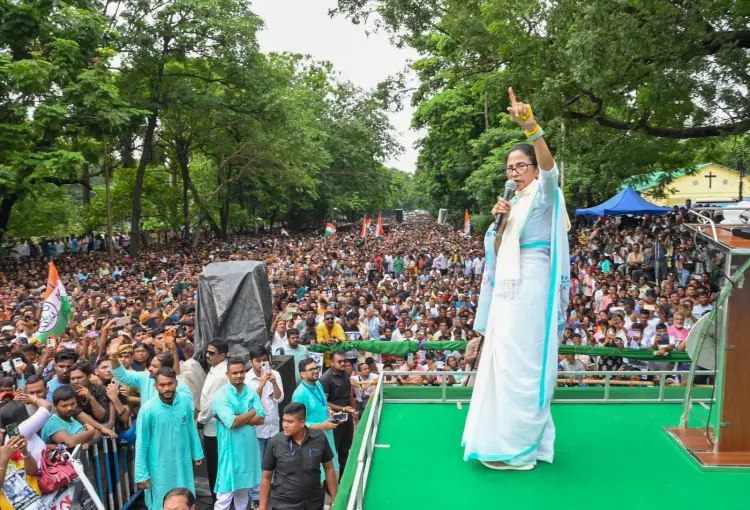 शहीद दिवस रैली विवाद: कोलकाता पुलिस ने TMC के खिलाफ दर्ज की शिकायत, हाईकोर्ट आदेश उल्लंघन का आरोप