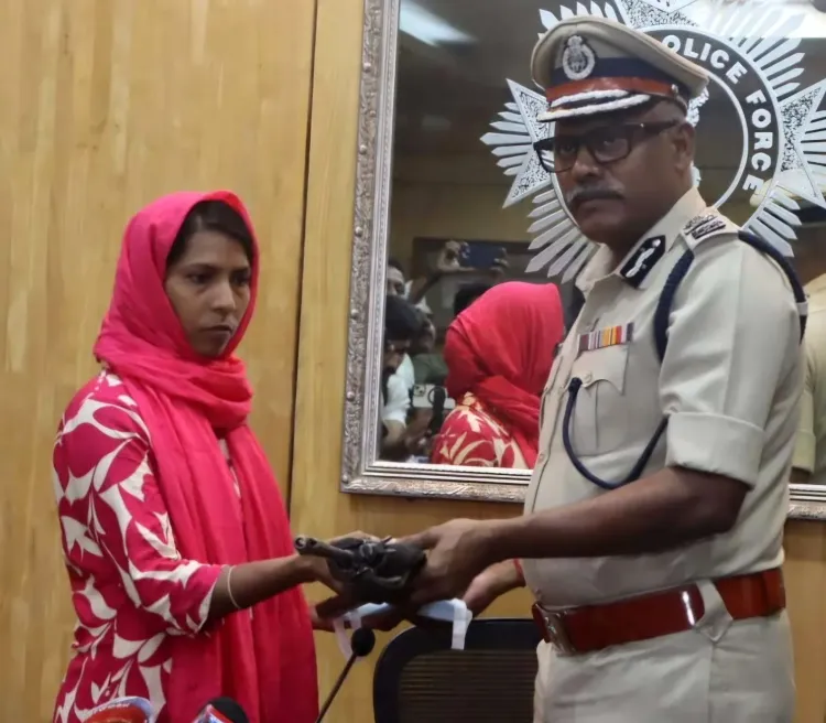 माओवादी नेता शाकुंतला महतो उर्फ पुष्पा ने लालबाजार में किया आत्मसमर्पण, ₹10 लाख की थी इनामी