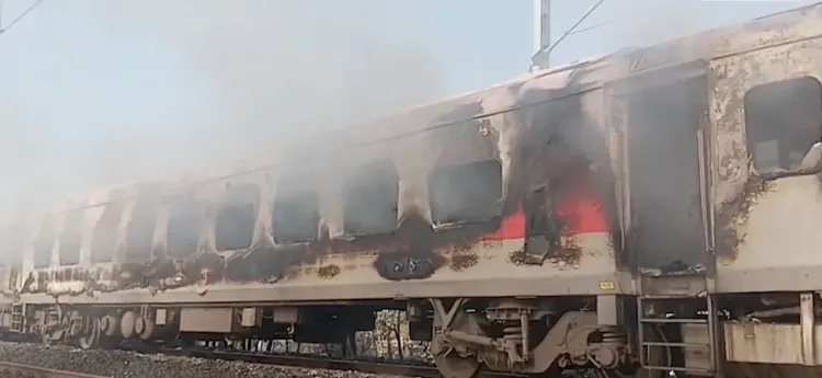 राजधानी एक्सप्रेस में आग: RPF और रेल कर्मचारियों ने 15 मिनट में बचाए 68 यात्री, रतलाम के पास हुई घटना