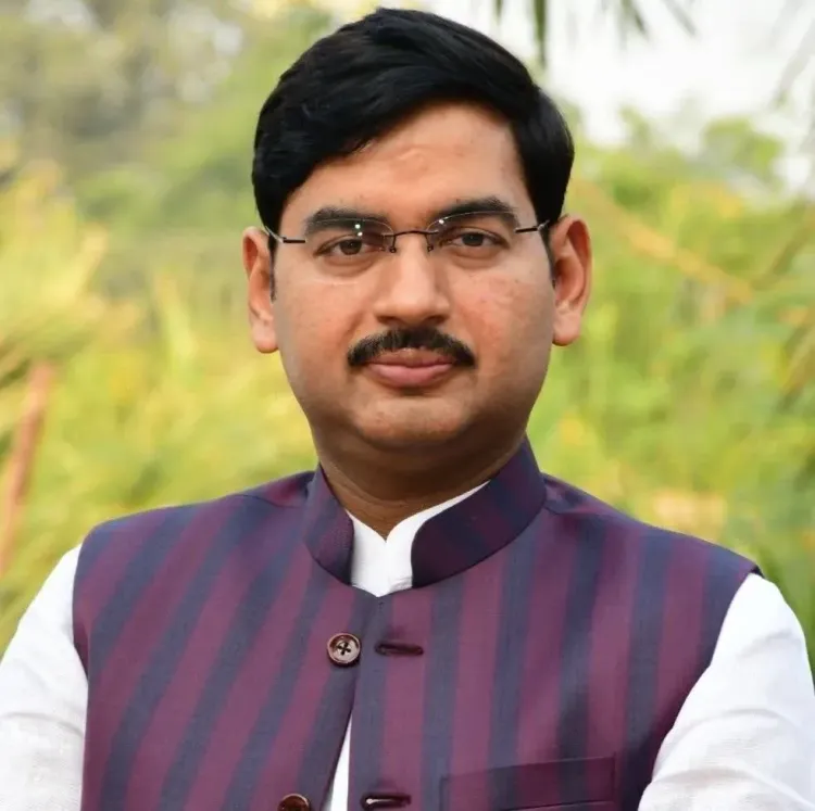 मध्य प्रदेश भाजपा ने महिला शराब दुकान वायरल दावों को नकारा, कहा — यह कांग्रेस का 2020 का प्रस्ताव था