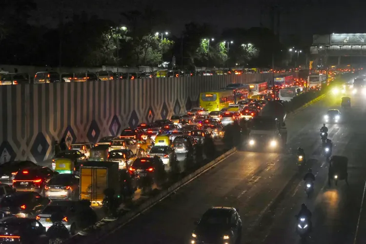 नवरात्रि 2026 में ऑटो बिक्री 11.23 लाख यूनिट पार, दोपहिया में 32% और EV में 27% उछाल: फाडा