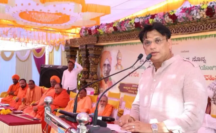 कर्नाटक मंत्री अजय सिंह बोले — सिद्धारमैया की मूर्ति बिना अनुमति लगाई थी, हटाना नियमानुसार