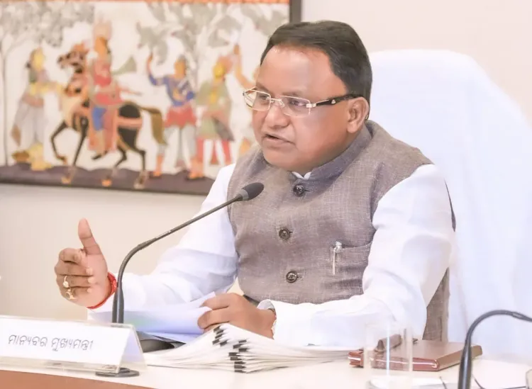 ओडिशा CM माझी ने कानून-व्यवस्था समीक्षा बैठक में रेत माफिया और संगठित अपराध पर सख्त कार्रवाई के निर्देश दिए