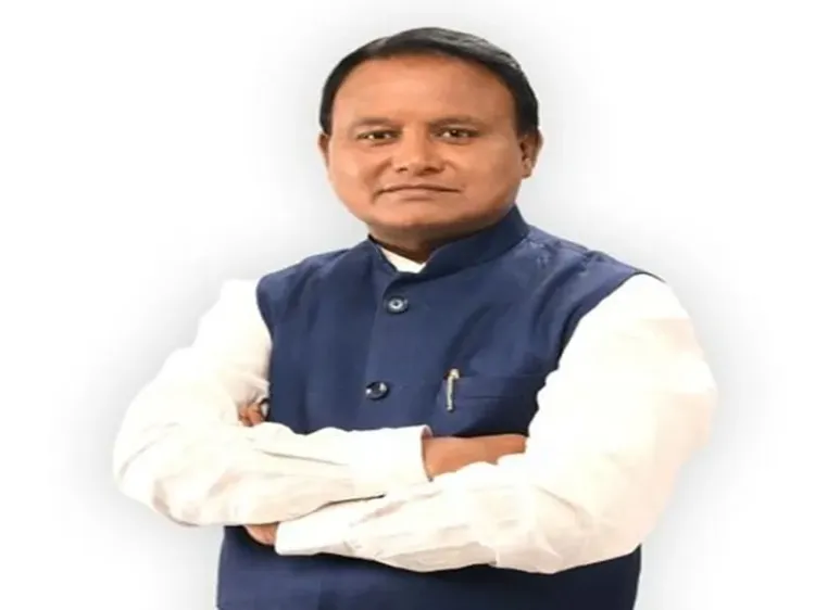 ओडिशा के एससीबी अस्पताल में आग: 4 अधिकारियों का निलंबन; विपक्ष मंत्री के इस्तीफे की मांग कर रहा है