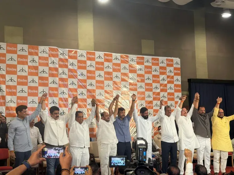 ऑपरेशन टाइगर: शिंदे गुट में शामिल हुए यूबीटी के 6 सांसद, लोकसभा में उद्धव की ताकत 9 से घटकर 3