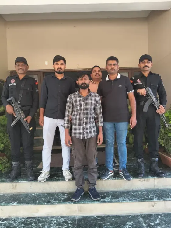 गुजरात एटीएस ने पंजाब का ग्रेनेड तस्कर गिरफ्तार किया, बड़ा खुलासा