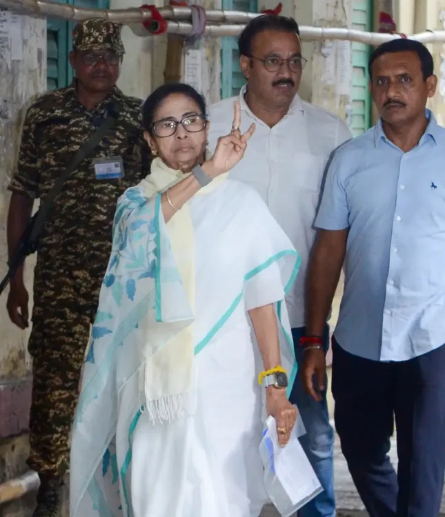 पश्चिम बंगाल 2026: TMC और BJP में कांटे की टक्कर, ममता की किस्मत दक्षिण बंगाल के जनादेश पर निर्भर